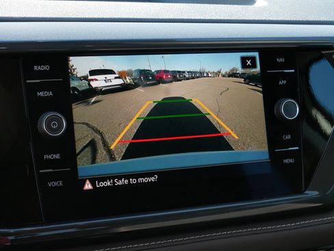 Used 2024 Volkswagen Taos SEL image 32