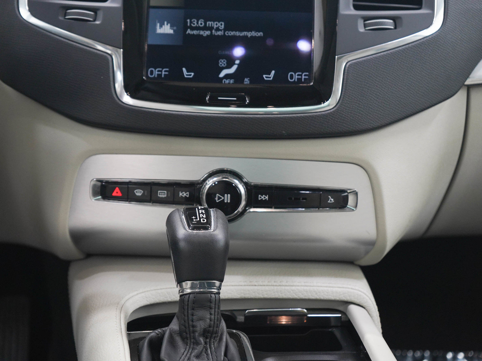 Used 2018 Volvo XC90 T6 Momentum w/ Convenience Package AWD/4WD image 20