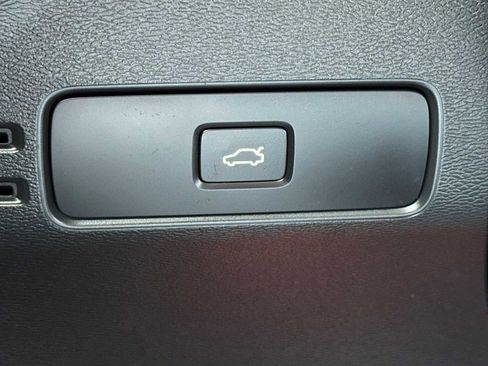 Certified 2023 Volvo XC40 Recharge Ultimate w/ Protection Package Premier image 32