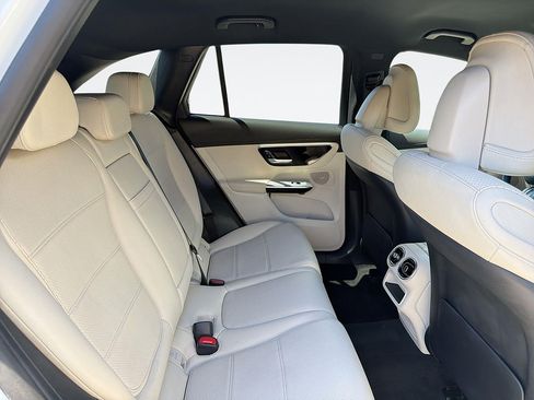 Used 2024 Mercedes-Benz GLC 300 image 28
