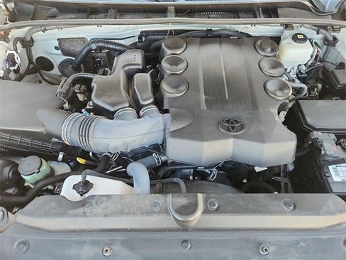 Used 2022 Toyota 4Runner SR5 Premium image 30