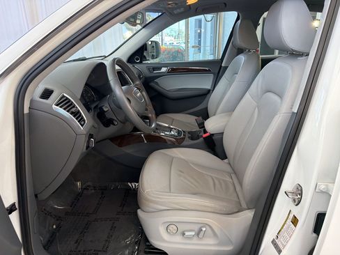 Used 2017 Audi Q5 2.0T Premium Plus w/ Technology Package AWD/4WD image 5