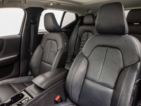 Used 2023 Volvo XC40 B5 Plus AWD/4WD image 9
