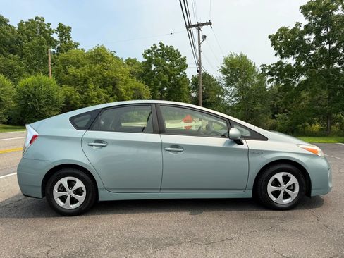 Used 2012 Toyota Prius Three w/ Solar Roof Pkg FWD image 7