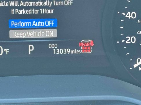 Used 2025 Toyota Sienna LE AWD/4WD image 27