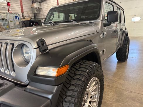 Used 2020 Jeep Wrangler Unlimited Sport AWD/4WD image 32