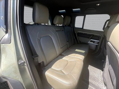 Used 2023 Land Rover Defender 110 SE AWD/4WD image 21
