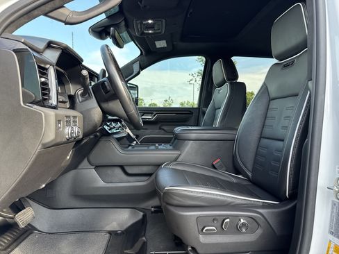 Used 2025 GMC Sierra 2500 AT4X AWD/4WD image 17
