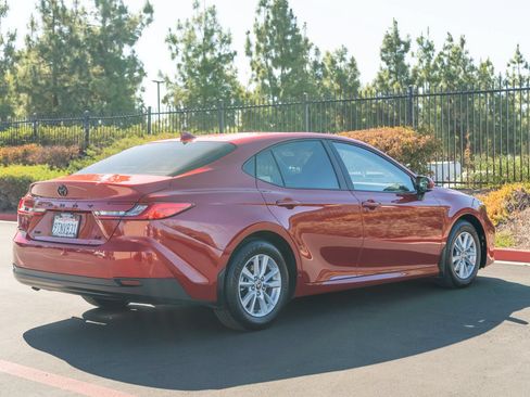 Used 2025 Toyota Camry LE FWD image 11