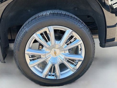 Used 2025 Chevrolet Silverado 1500 High Country w/ High Country Premium Package AWD/4WD image 40