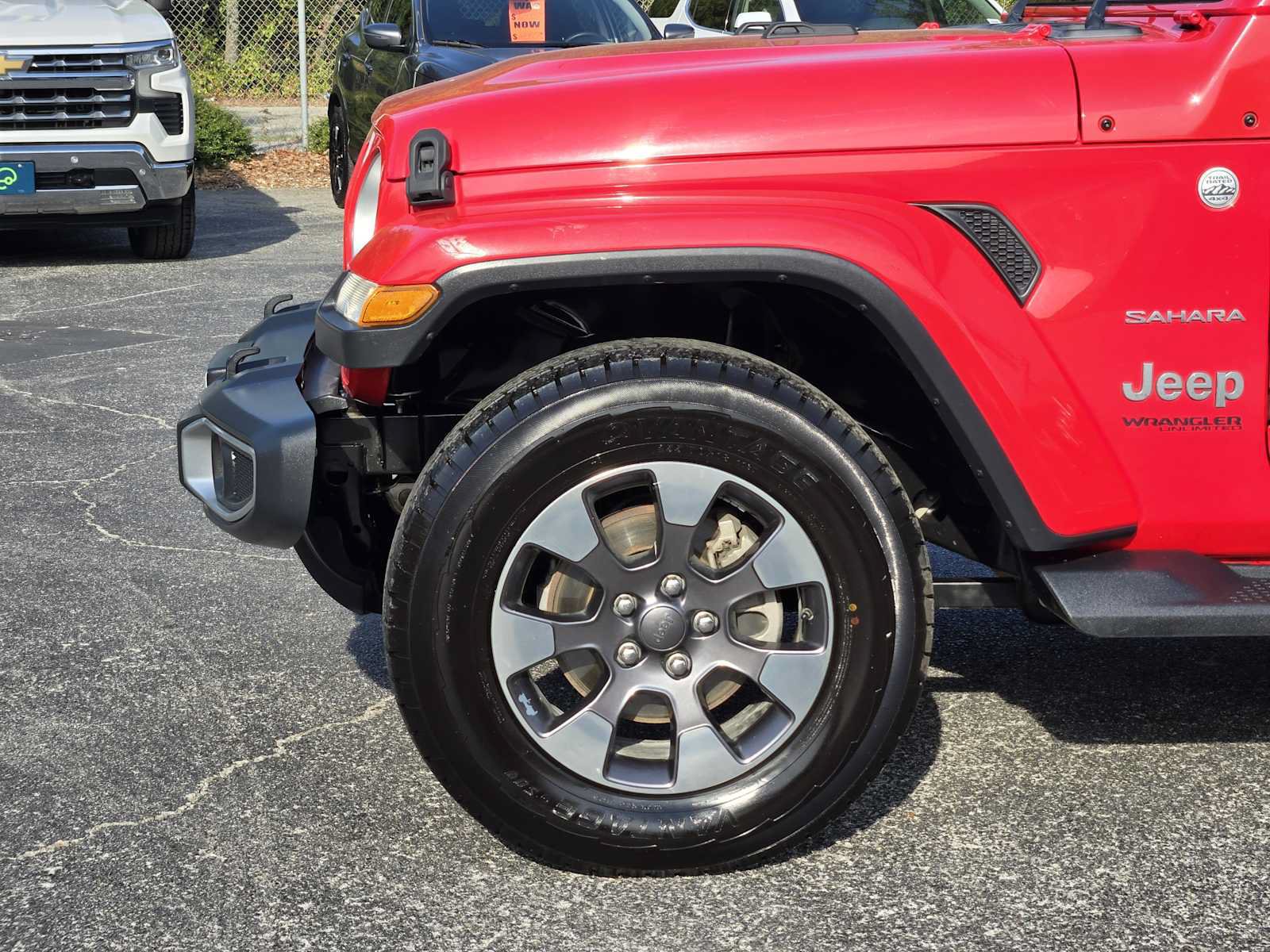 Used 2018 Jeep Wrangler Unlimited Sahara AWD/4WD image 8