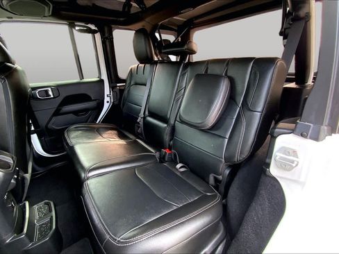 Used 2023 Jeep Wrangler Unlimited Sahara w/ Cold Weather Group AWD/4WD image 19