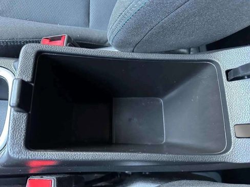 Used 2018 Chevrolet Cruze LT w/ Convenience Package image 14