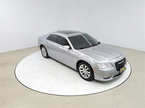 Used 2018 Chrysler 300 Limited image 13