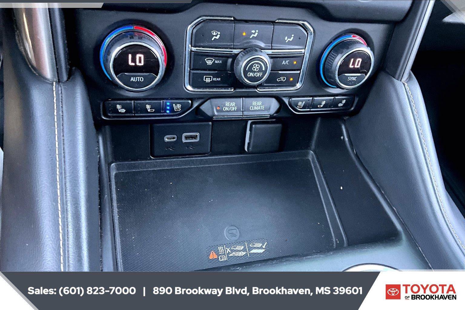 Used 2021 Chevrolet Tahoe Premier w/ Premium Package RWD image 24