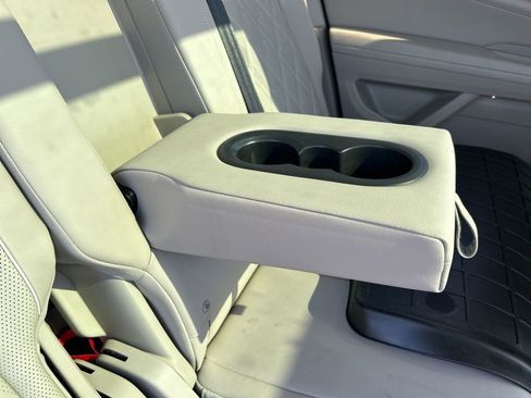 Used 2025 Volkswagen Atlas SEL Premium R-Line image 54