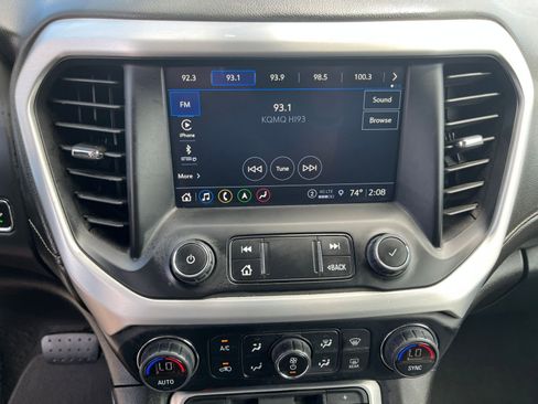 Used 2023 GMC Acadia SLT image 17