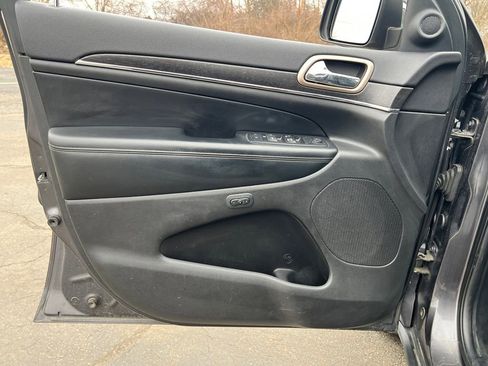 Used 2017 Jeep Grand Cherokee Limited w/ Luxury Group II image 11