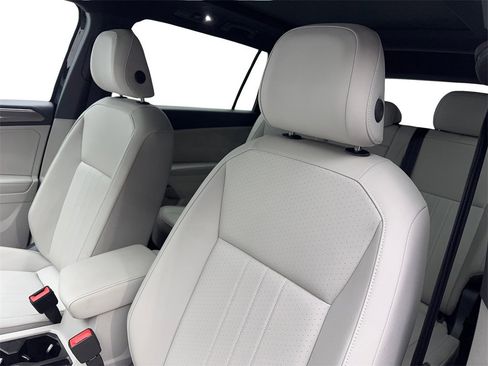 Used 2024 Volkswagen Tiguan SE R-Line image 26