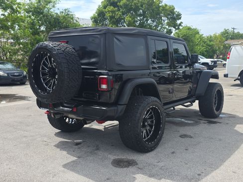 Used 2020 Jeep Wrangler Unlimited Rubicon AWD/4WD image 7