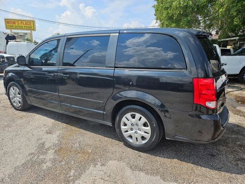 Used 2016 Dodge Grand Caravan SE w/ Quick Order Package 29E SE FWD image 4
