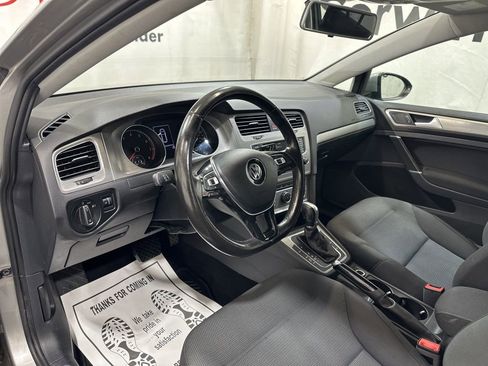 Used 2017 Volkswagen Golf S image 25