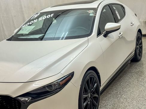 Used 2019 MAZDA MAZDA3 Hatchback w/ Premium Package image 5