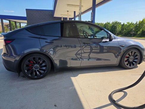 Used 2022 Tesla Model Y Performance AWD/4WD image 3