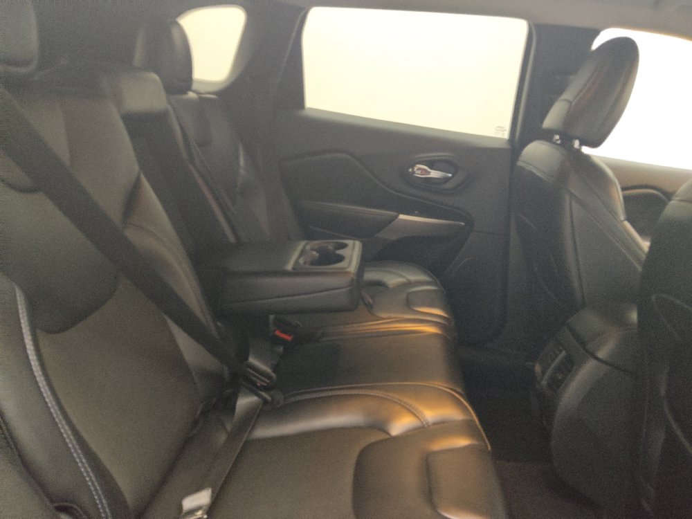Used 2021 Jeep Cherokee Latitude Plus FWD image 19