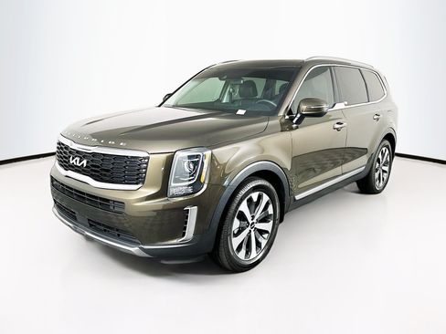 Used 2022 Kia Telluride S FWD image 3