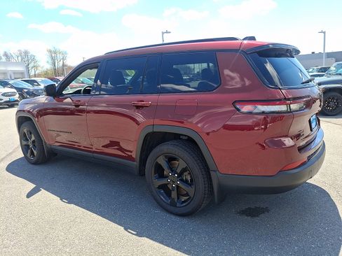 Used 2023 Jeep Grand Cherokee L Laredo AWD/4WD image 4