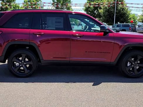 New 2025 Jeep Grand Cherokee Altitude w/ Trailer Tow Package image 9