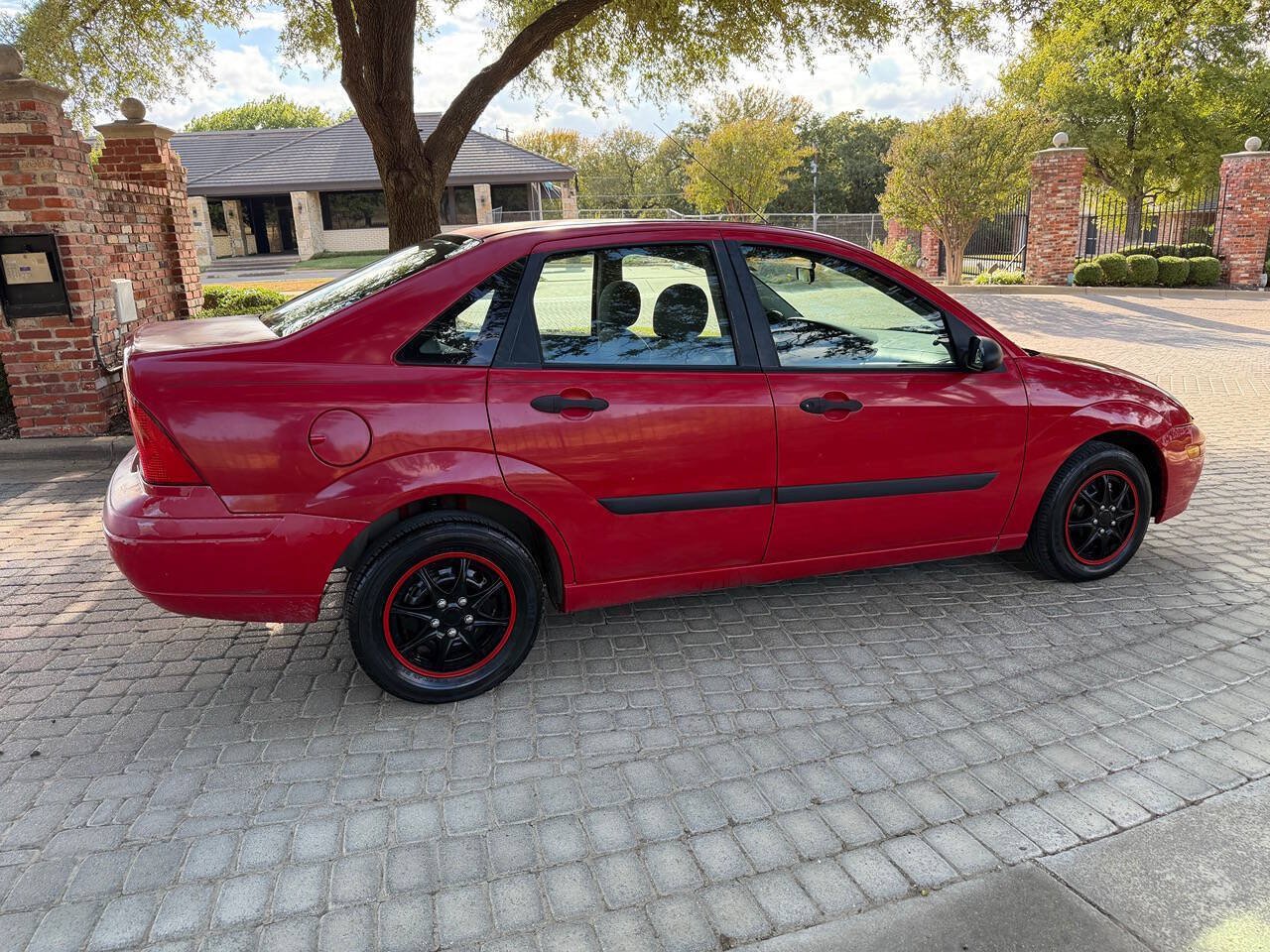 Used 2002 Ford Focus LX FWD image 3