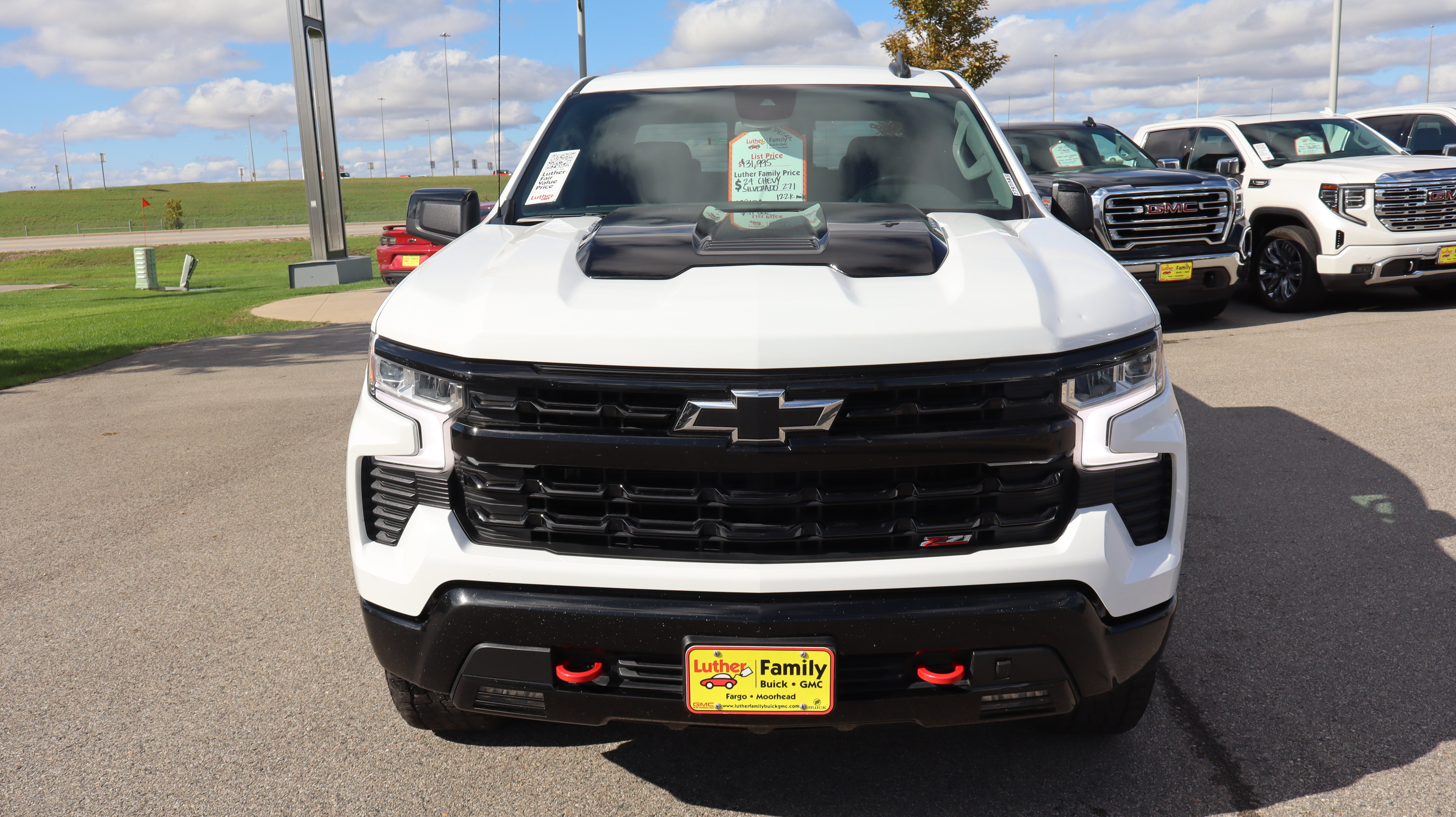Used 2024 Chevrolet Silverado 1500 LT Trail Boss w/ Convenience Package II AWD/4WD image 2