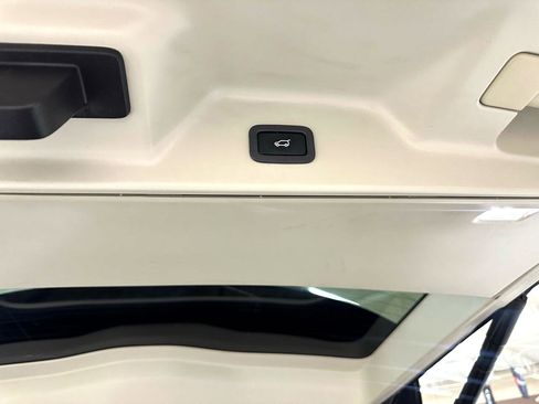 Used 2014 Land Rover Range Rover HSE image 13