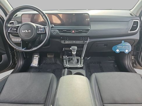 Used 2024 Kia Seltos EX FWD image 11