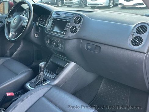 Used 2012 Volkswagen Tiguan SE image 18