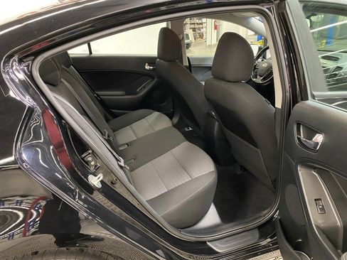 Used 2017 Kia Forte S image 10