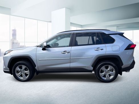 Used 2024 Toyota RAV4 XLE AWD/4WD image 2