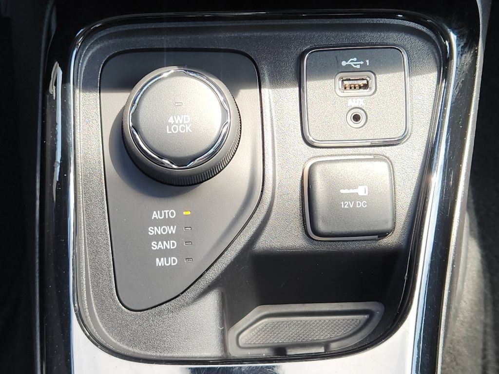 Used 2020 Jeep Compass Limited AWD/4WD image 25