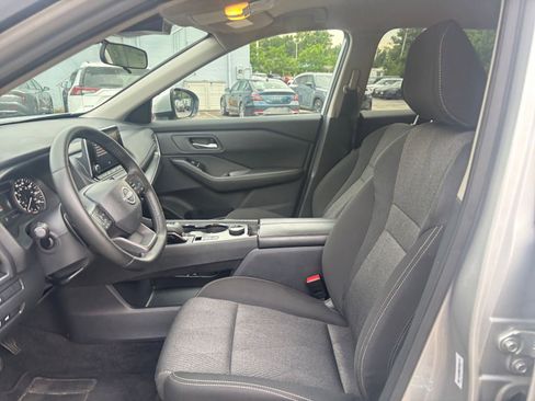 Used 2025 Nissan Rogue SV AWD/4WD image 29