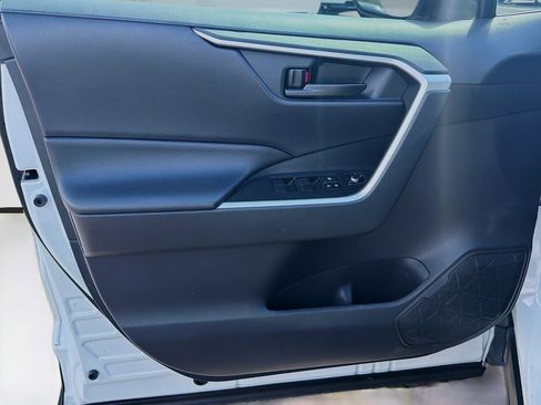 Used 2019 Toyota RAV4 LE image 20