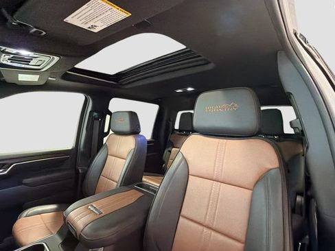 Certified 2025 Chevrolet Silverado 3500 High Country w/ High Country Premium Package AWD/4WD image 19