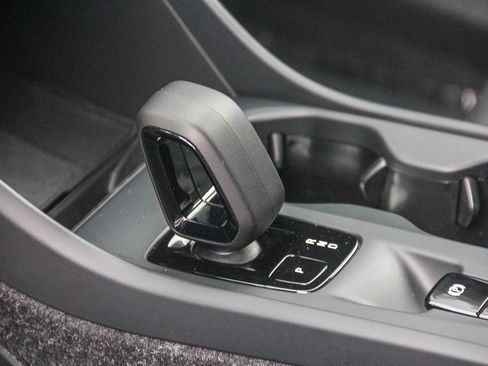 Used 2025 Volvo XC40 B5 Core image 23