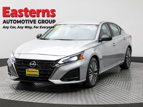 Used 2024 Nissan Altima 2.5 SV image 1