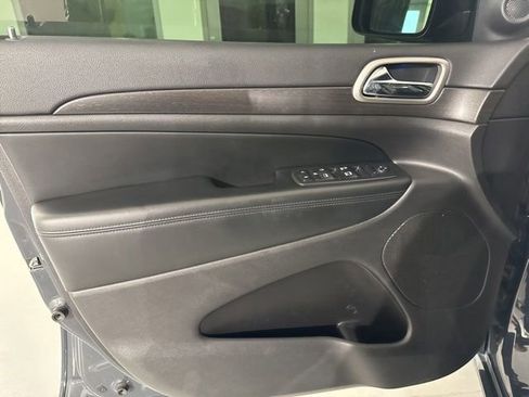 Used 2017 Jeep Grand Cherokee Altitude AWD/4WD image 19