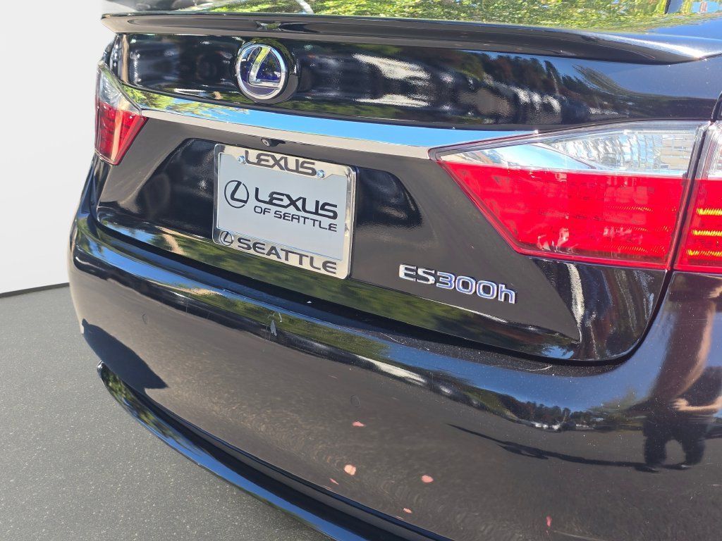 Used 2015 Lexus ES 300h w/ Navigation System Package FWD image 14
