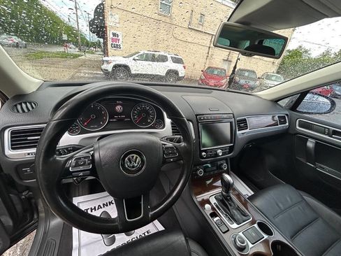 Used 2016 Volkswagen Touareg VR6 AWD/4WD image 4