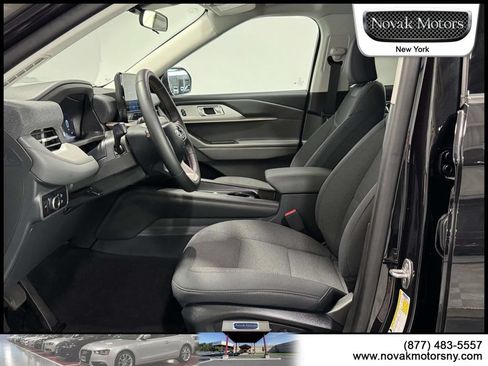 Used 2025 Ford Explorer Active AWD/4WD image 17