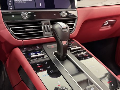 Certified 2023 Porsche Macan S AWD/4WD image 39